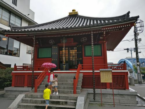 Ein kleiner Schrein in der Nähe unseres Hotels in Asakusa