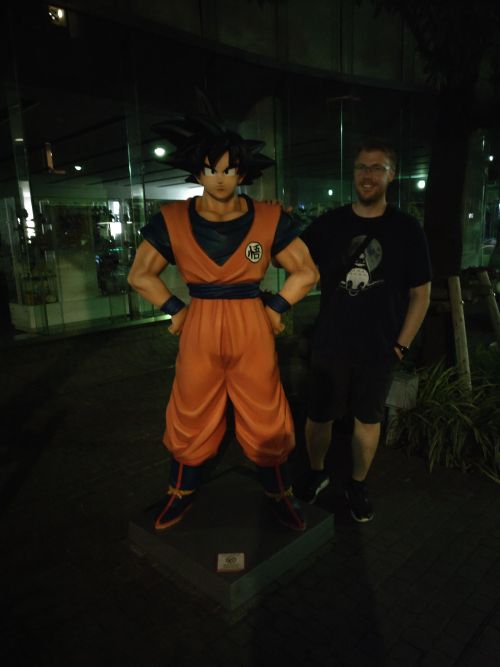 Natürlich musste ich mich mit Son Goku fotografieren lassen